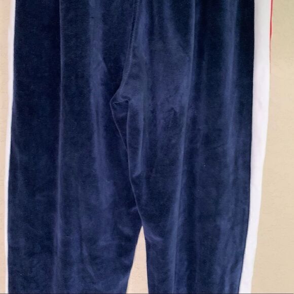 Kendall and Kylie Joggers  - Picture 6 of 12